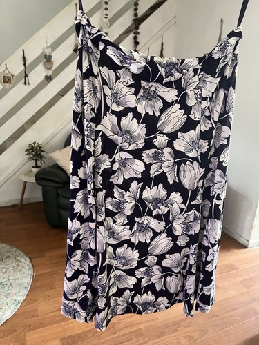 Ladies size skirt - 14,