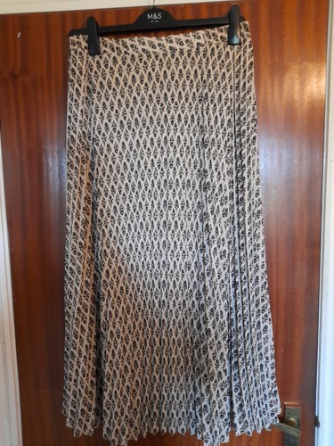 Cream patterned skirt - m&s,