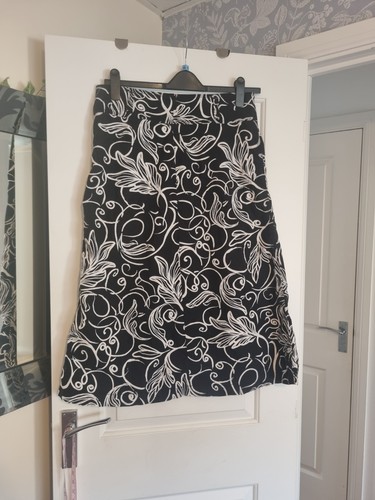 Black white floral print - black,