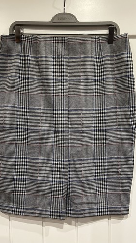 Women skirt size 14 - m&s,